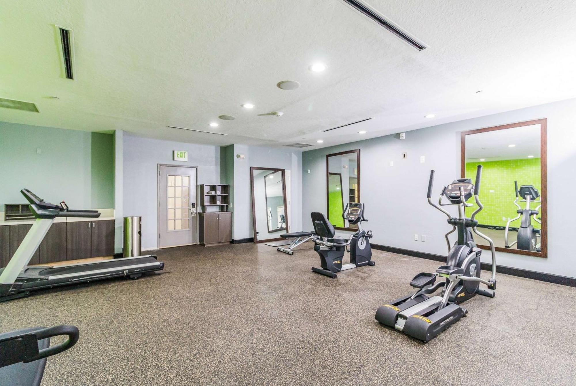 La Quinta By Wyndham Tomball Exterior photo