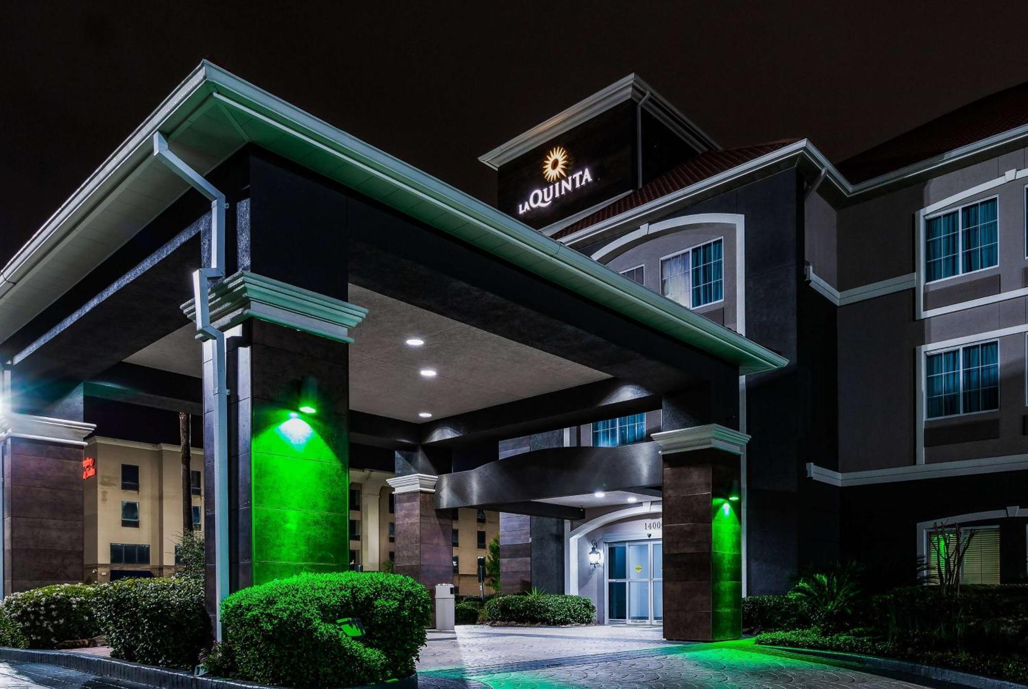 La Quinta By Wyndham Tomball Exterior photo