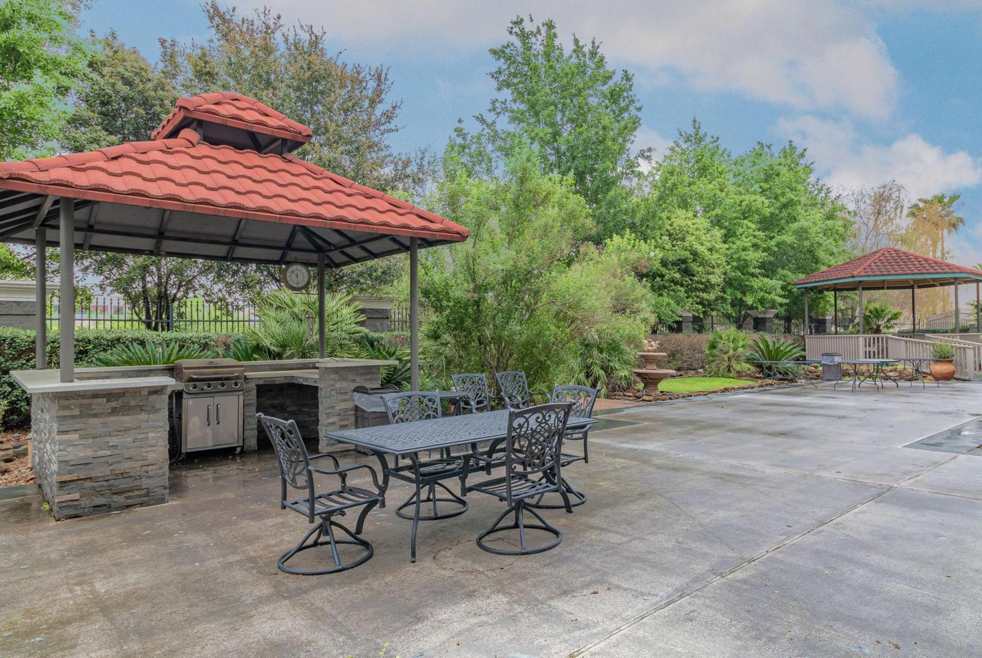 La Quinta By Wyndham Tomball Exterior photo